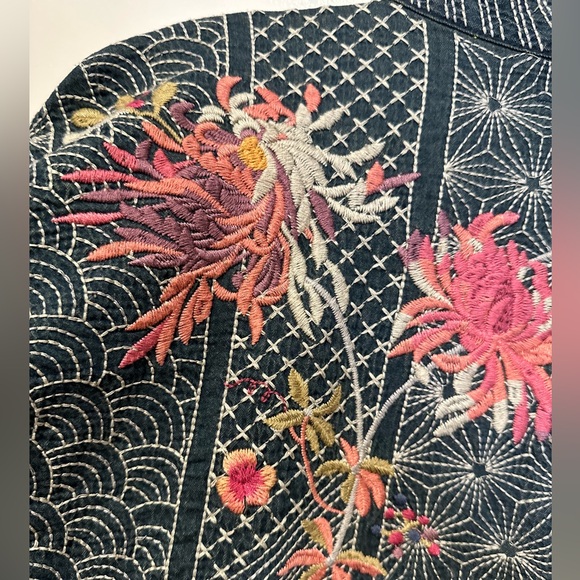 Johnny was Beautiful short embroidered kimono - Picture 2 of 13